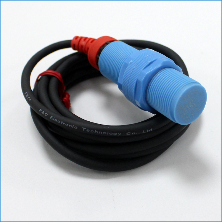  M18 Capacitive Proximity Sensor 3 Wire NPN or PNP 10mm Sensing Range Switch .jpg