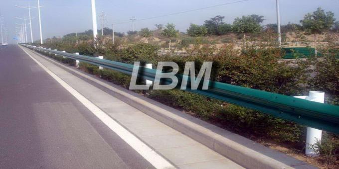 Highway corrugated steel guardrail roll forming machine 2018 new type roll forming machine made in China