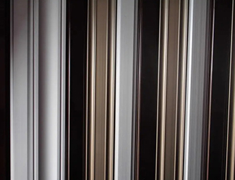6063 Anodized Aluminium Wood Grain Extrusions Profiles Decorative Slats Effect Square Tube