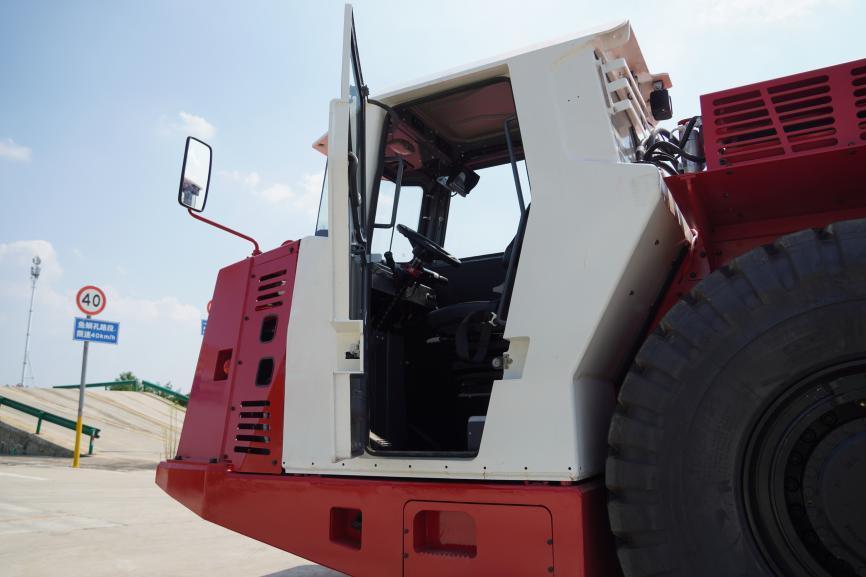 ST30 Mining Truck Mining Equipment Dump Truck with Diesel Engine