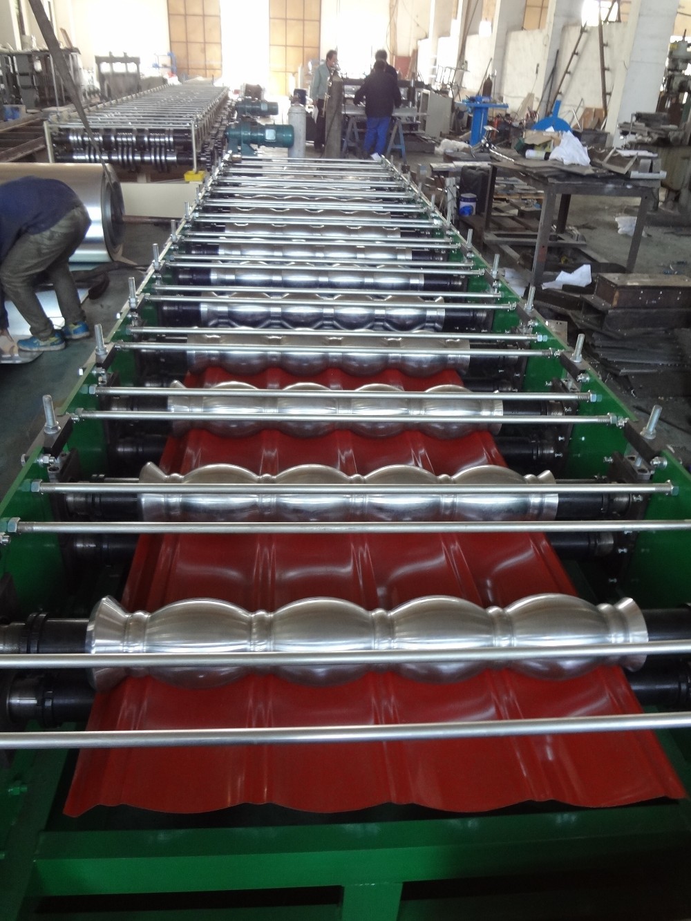 Fully electric automatic galvanized glazed tile roll forming machine