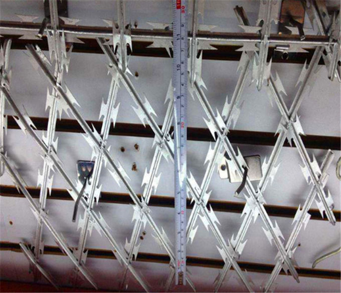Galvanized BTO-22 Welded Razor Wire Mesh with 75x150mm Aperture Mineral fences