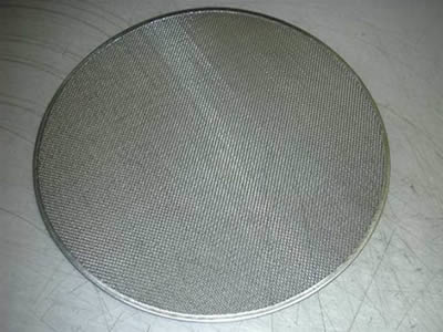 There is a filter disc made of monel 400 wire cloth.