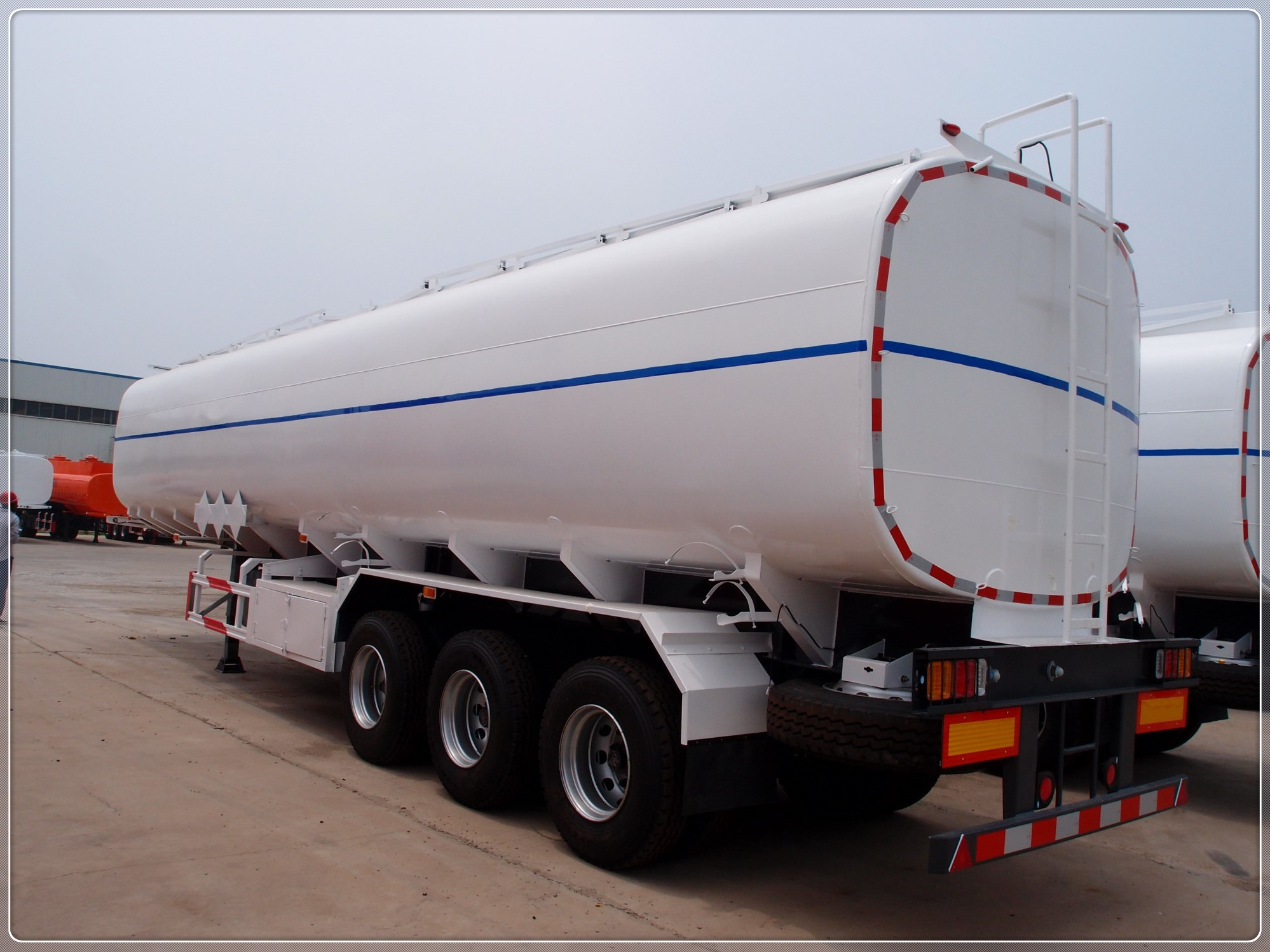 3 axles 36000 liters fuel tanker semi trailer with four company compartment tank trailer have high quality