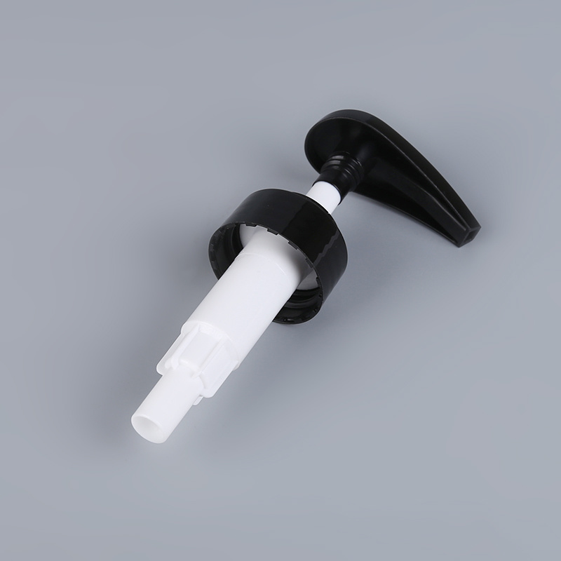 33/410 Lotion Pump Ribbed Closure with Tube in Black