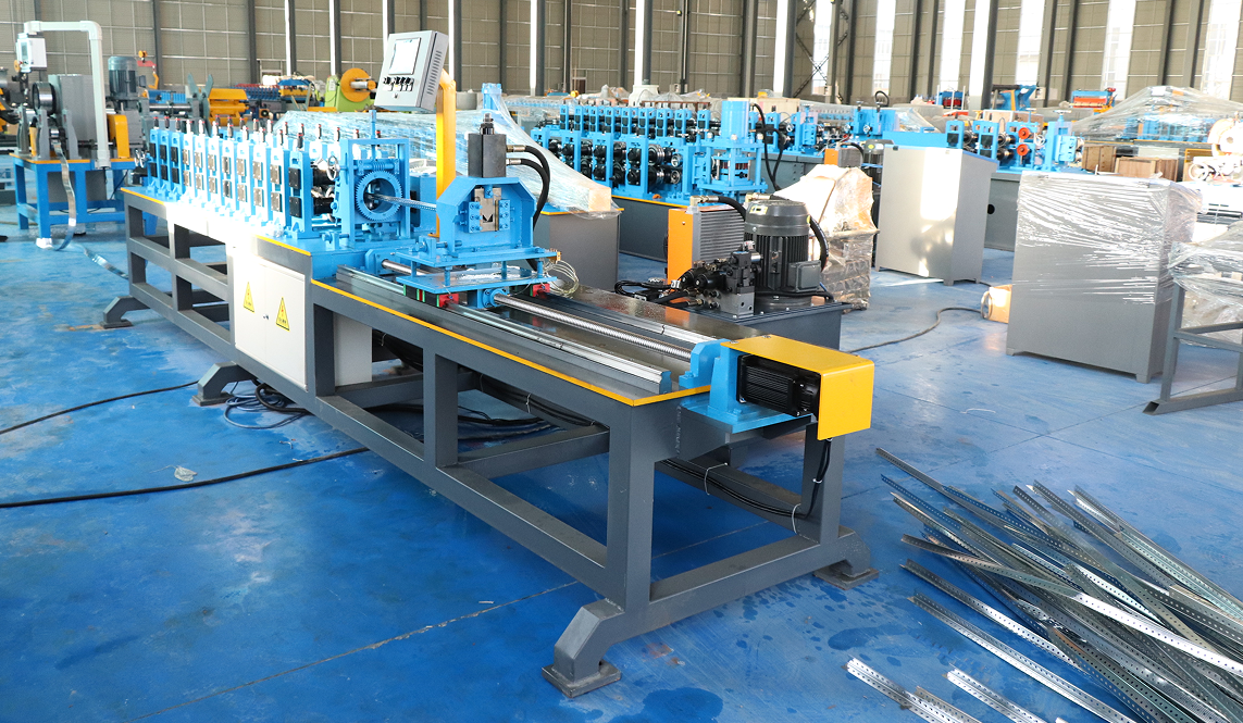 Slotted angle rolling formig machine