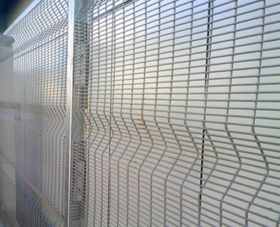 Galvanized anti-climb 3510 security fence with curves
