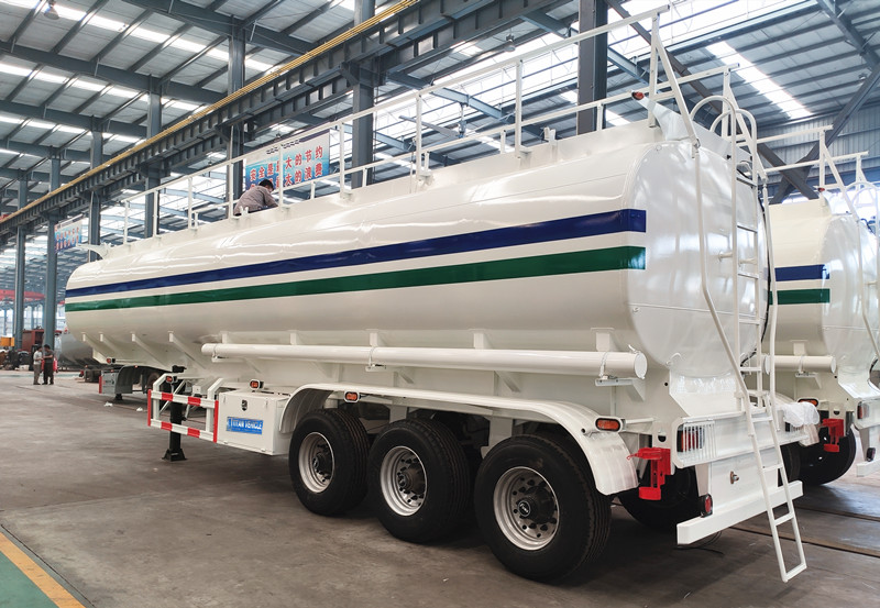 3 Axle 40000 Liters Fuel Tanker for Sale in Tanzania