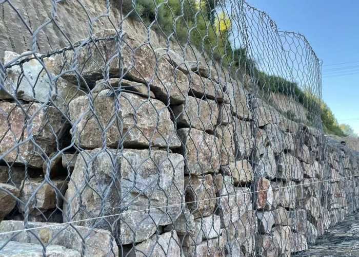 1m-2m Width Gabion Wire Mesh with 0.2-1mm PVC Coating Thickness Galvanized Gabion Box and 80x100mm Mesh Size