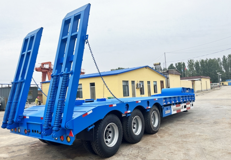 Tri Axle Low Loader Trailer for Sale in Mauritius | Heavy Load Low Loader Truck Trailer