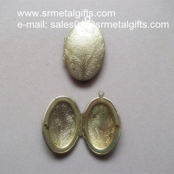 Oval brass photo locket jewelry accessory