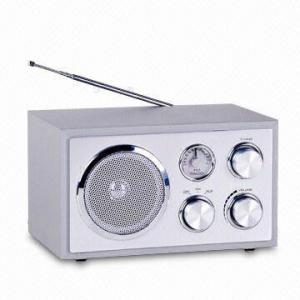 China Retro Wooden FM Radio with Aux-in Function and Various Colors Available on sale 