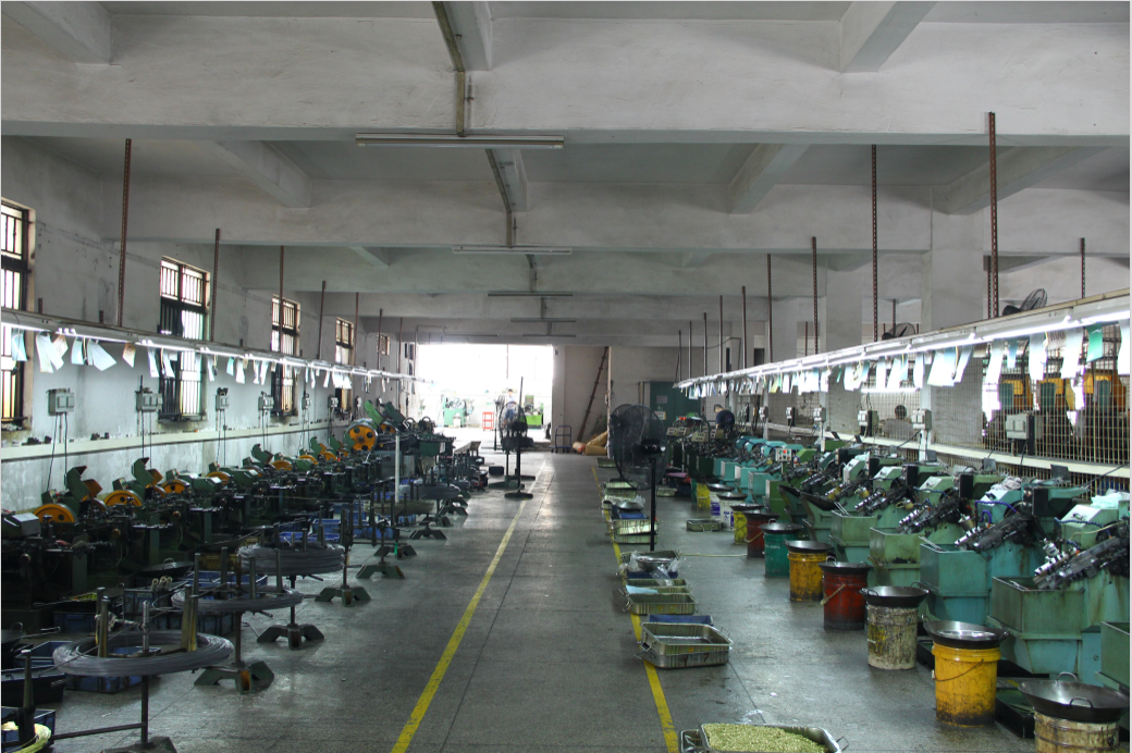 Precision screw production factory