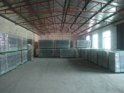 PVC coated welded wire mesh panels wrapped in plastic film and wrapped in plastic film then with wire tied