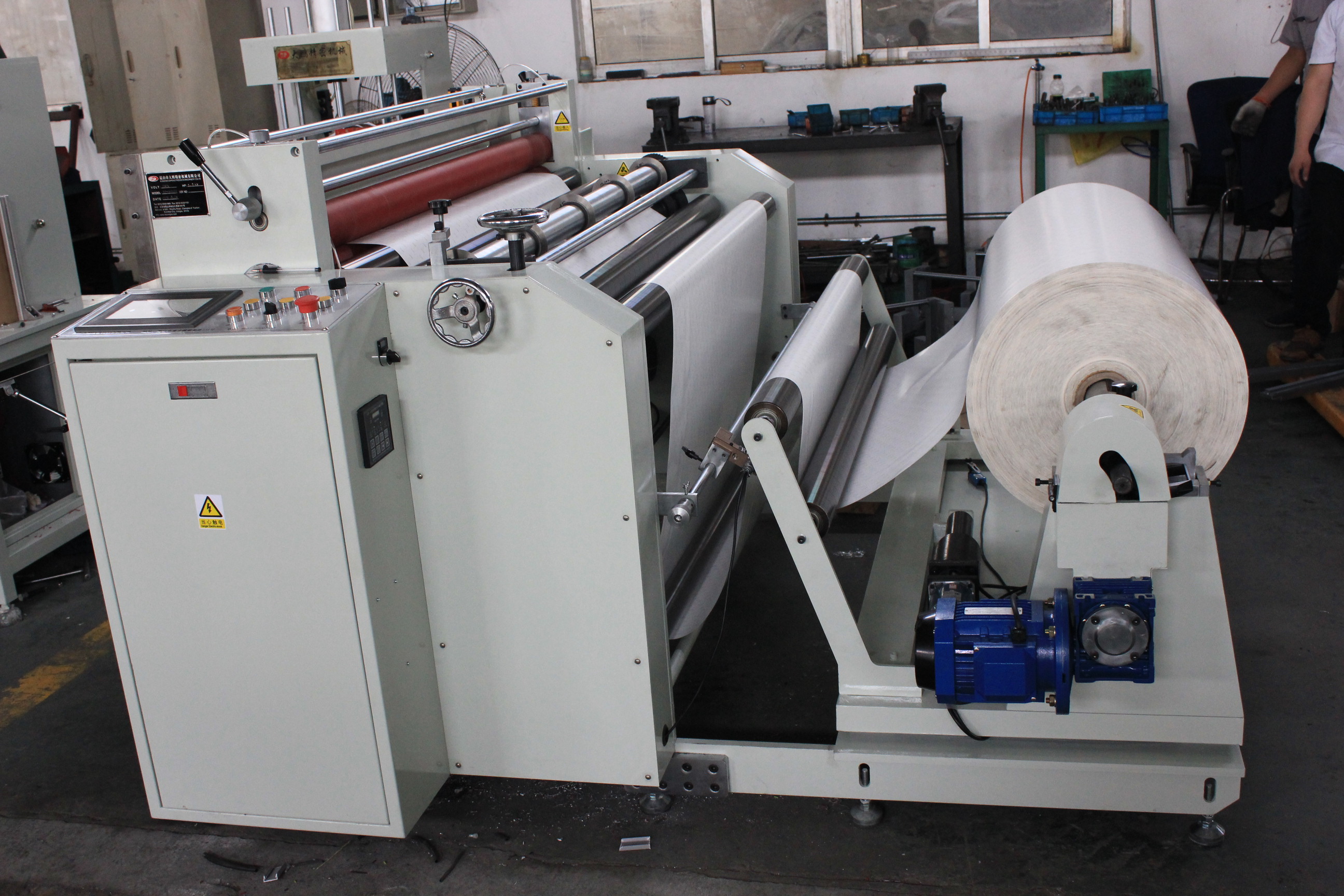  Automatic Label Paper Roll to Sheet Cutting Machine