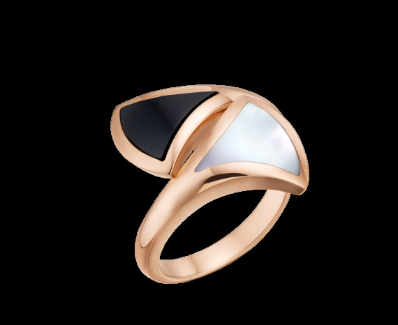 18 kt pink gold ring with black onyx 