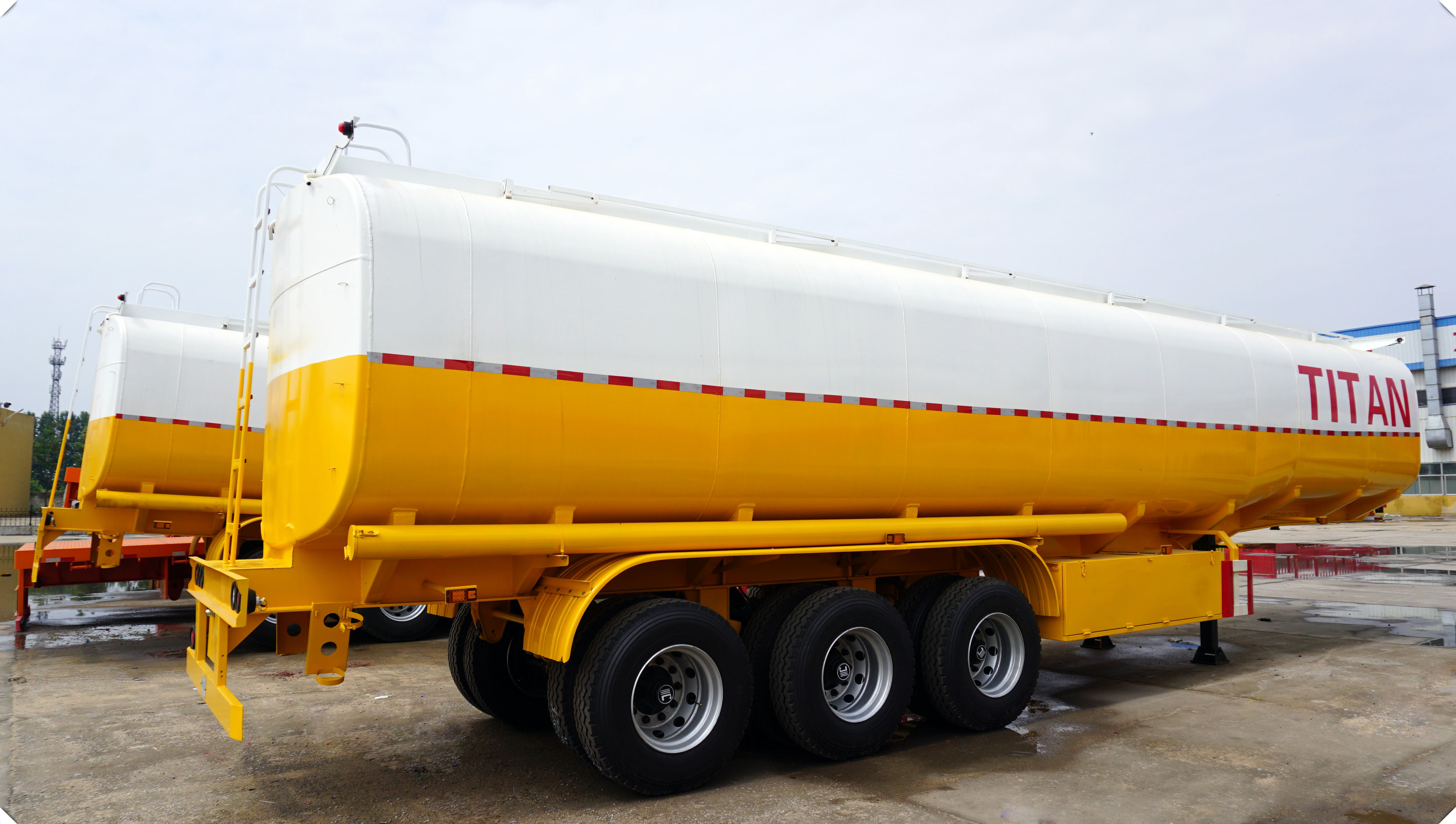 The distribution fuel tanker trailer have famous Spare parts,such as JOST leading gear