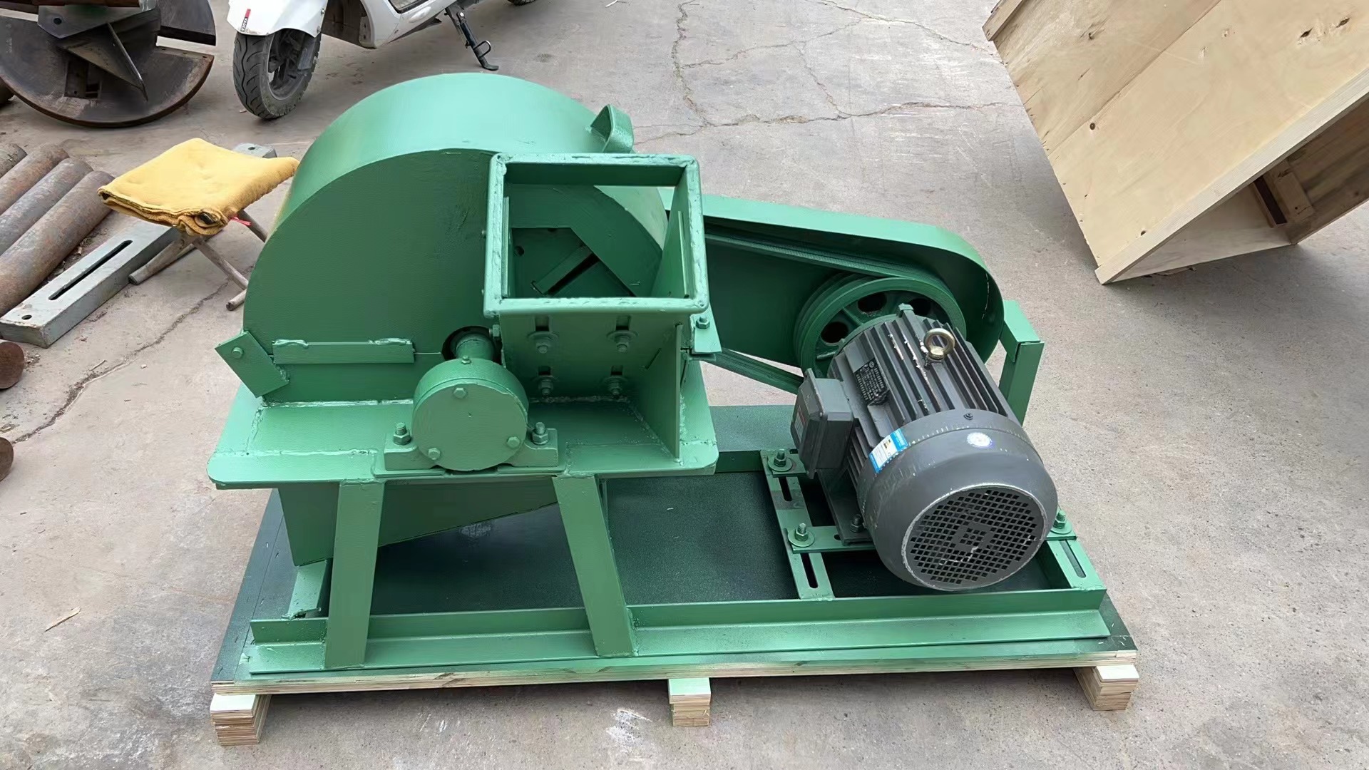 High Quality Industrial Electric Wood Chipper Making Machine