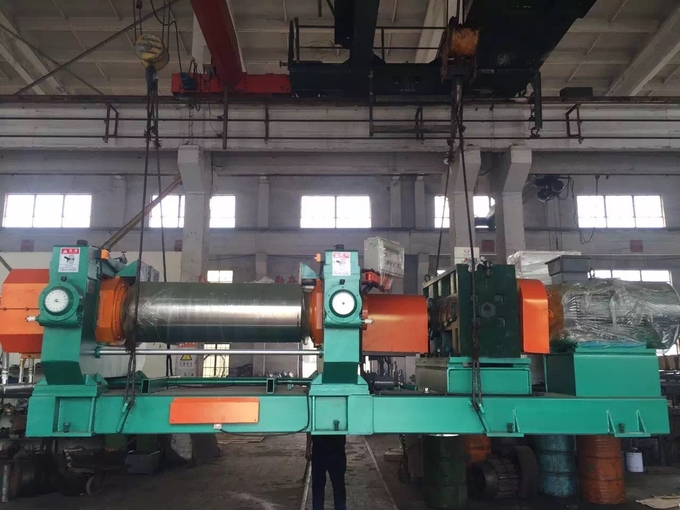 XK-560 Rubber Mixing Mill With Stock Blender For Rubber Compounding 1