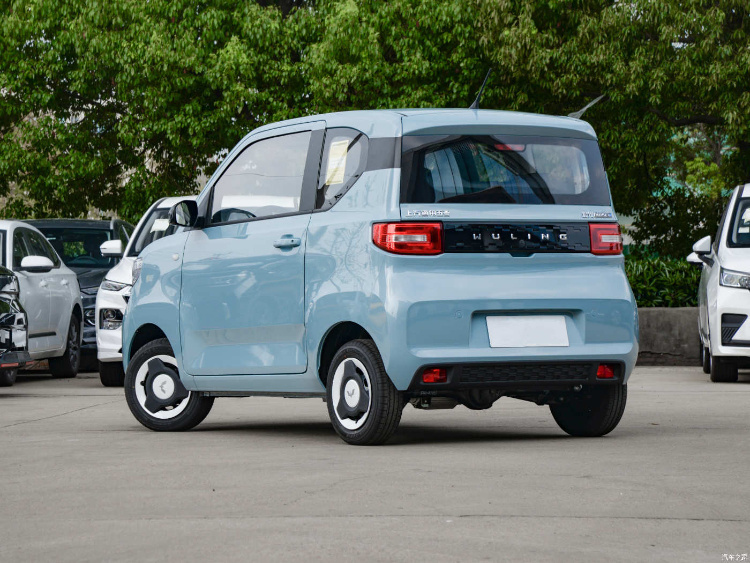 Long Range 301km High Speed Wuling Mini EV Aoto Electric Mini Car Smart SUV with Lead Lithium Battery