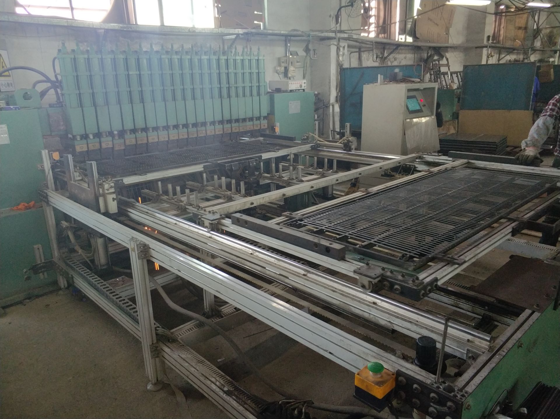 gantry welding machine for wire shelving factory