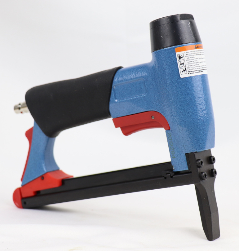 Durable Air Stapler Pneumatic Long Nose Staple Gun 22gauge for Furniture Fixtures Upholstery with CE (7116L)