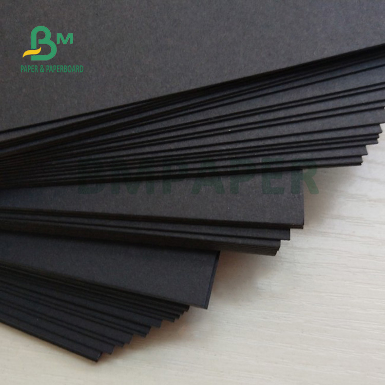  300gsm 350gsm Uniform Black Paper For Hang Tags 70 x 100cm High Rigidity