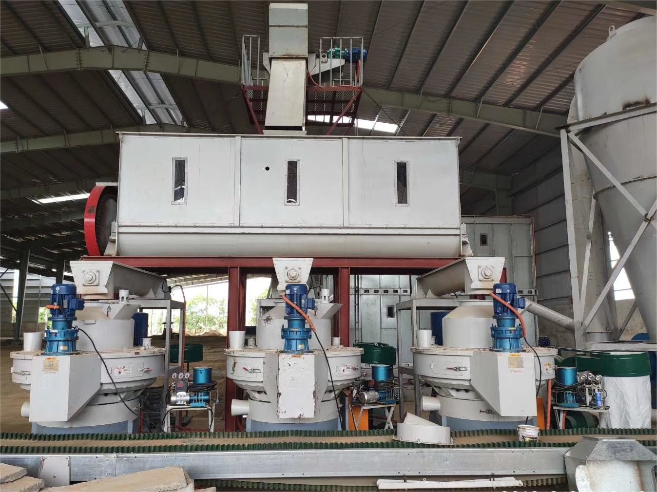 Biomass Pellet Mill Pellet Press Machine Wood Pellet Machine With 1.5-2t/H