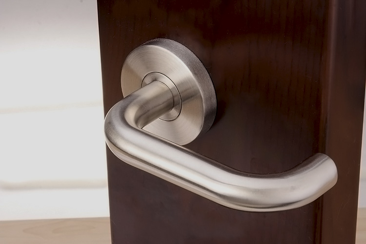 Application of stainless steel door handle with 53*6.5mm rose