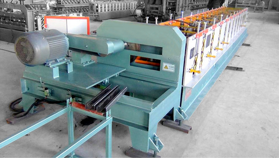 Hot Selling Metal C Shape Purlin Roll Forming Machine with Fly Saw