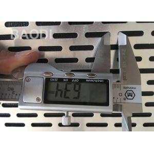 China Le poinçon encoché trouent 0.5mm que 0.8mm ont perforé Mesh Filter Mining Screen en aluminium supplier