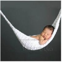 赤ん坊のニットのハンモック白い色のかぎ針編みのベッドの純粋で白い赤ん坊のかぎ針編みによって編まれるベッド新生のCott