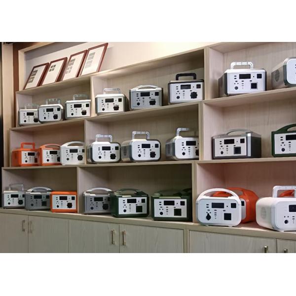 Estación de energía de iones de litio LFP para cargar teléfonos inteligentes con generación de energía fotovoltaica