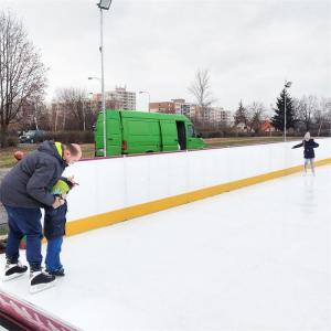 China 4x8Ft Commercial Wear Resisting Synthetic Ice Rink UHMWPE Ice Sheet For Family supplier