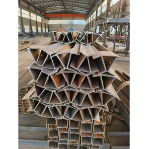 China Pistas de acero galvanizado incrustadas en una pared de apoyo de hormigón wholesale