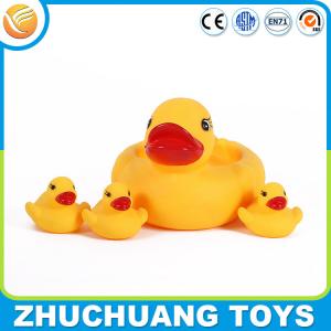 China wholesale promotional yellow rubber duck baby bath toy set supplier