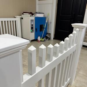 China Glossy Surface PVC Picket Fence Attractive Decorative 4ft High wholesale