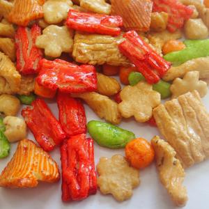 China Crunchy Oriental Rice Cracker Mix Palm Oil Healthy Grain Snacks supplier