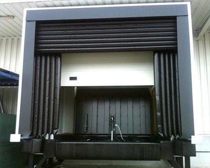 Inflatable Loading Dock Seals And Shelters  Customized Size Easy Operation