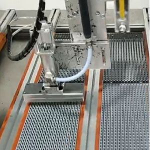 China Máquina de encapsulado con brazo robótico, programable en ejes XYZ para trayectorias complejas de encapsulado, sistema de alarma inteligente 0-40C supplier