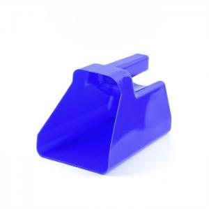 China Blue Plastic Feed Scoop , Enclosed Feed Scoop 21.5*15*15cm Strong Plastic Handle supplier