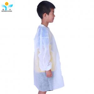 China 40gsm Polypropylene Disposable Lab Coat , OEM Non Woven Lab Coat For Kids supplier