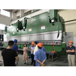 China Tandem Press Brake with Max Open Height 300-1500 Mm, Table Length 2000-12000 Mm, and Max Bending Angle 30-180 Degrees wholesale