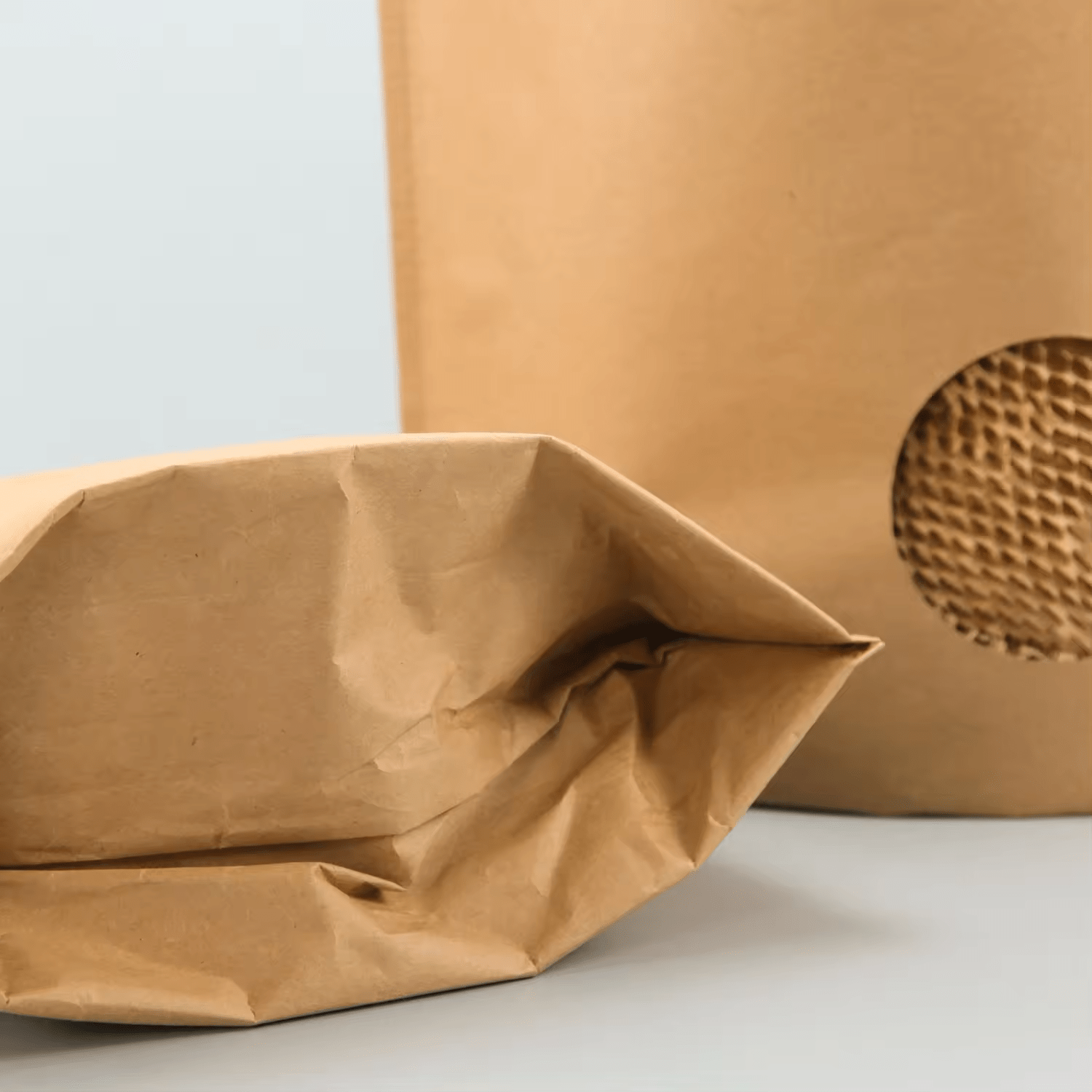 カスタム印刷 リサイクルされたパッダ式メール 衝撃に耐えるハニーカムメール 軽量