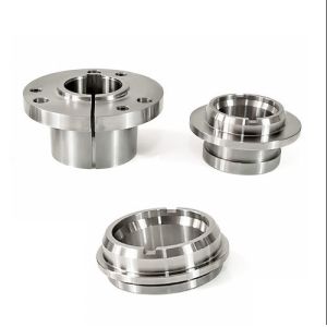 China Emballage des trous de rotation de la bride 5 de pignon de l'arrière V4 d'acier inoxydable de pièces de commande numérique par ordinateur d'arrière supplier