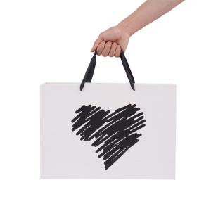 Specialty Paper Fashion Industry Valentine's Day Gift Shopping Hand Length Handle Bags
