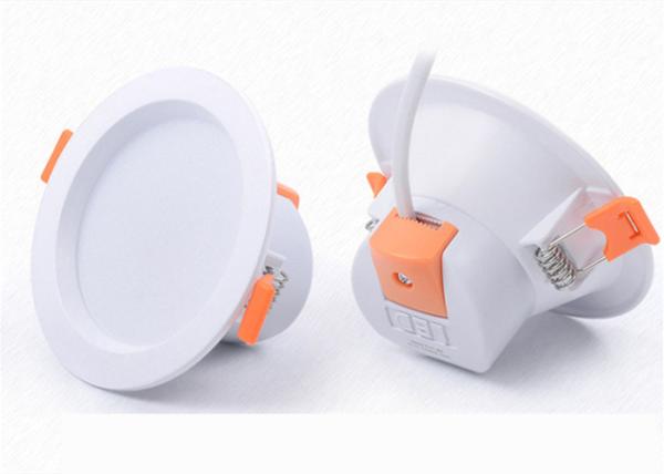 El alto lumen 18 vatios llevó Downlights con CCT ajustable, IP44 MAZORCA LED Downlight para el hogar