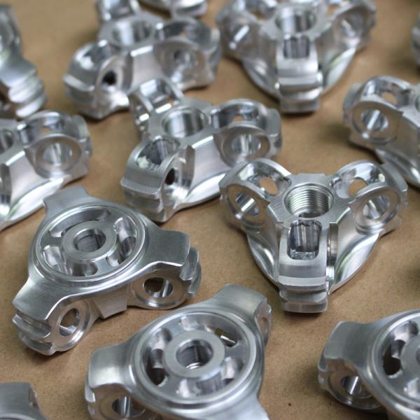 China Peças fazendo à máquina de alumínio do CNC da elevada precisão que limpam com jato de areia o revestimento de superfície de anodização wholesale