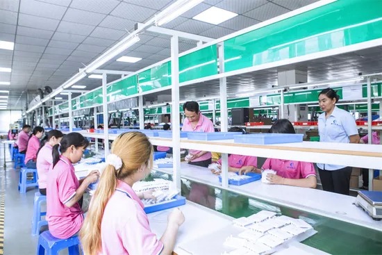 China 5G 4G LTE 全帯域外部アンテナ、7 dBi ゲイン、動作温度 -20℃～+60℃ 高ゲインラバーロッドアンテナ wholesale