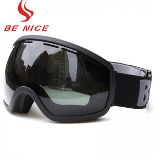 China Smoke Color Lens Snow Ski Goggles Scratch Resistant Three Layer Foam For Skiing supplier